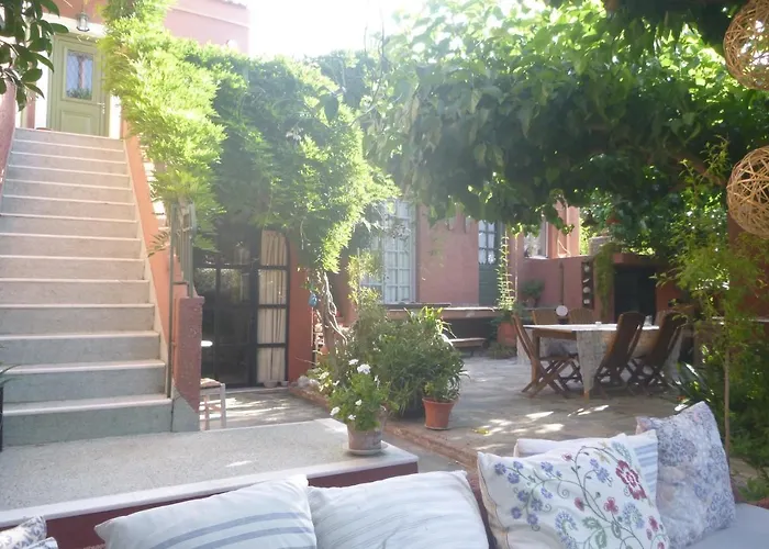 Small In The Garden Homestay *